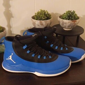 Jordan's Men's Blue And Black Athletic Shoes